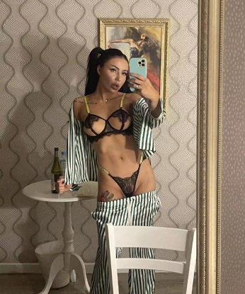 💃🌹
Мои услуги обширны и разнообразны, я готова на все ради твоего удовольствия. Позволь мне показать тебе грани наслаждения и побаловать тебя своими нежными руками и прекрасным телом. 💋🔥
У меня есть отличные отзывы от моих постоянных клиентов - они ценят не только мою красоту, но и внимание к деталям, мою чуткость и абсолютную конфиденциальность. 🔐🌺
Если тебе интересны мои фото, то ты найдешь их много на моей странице. Я уверена, они понравятся тебе и пробудят в тебе желание встретиться со мной. 📸💖
Так что не теряй время и скорее созвонись со мной, чтобы погрузиться в мир наслаждения вместе. Я уже жду тебя, мой незабываемый любовник! 😉🌹 2421, 23 года